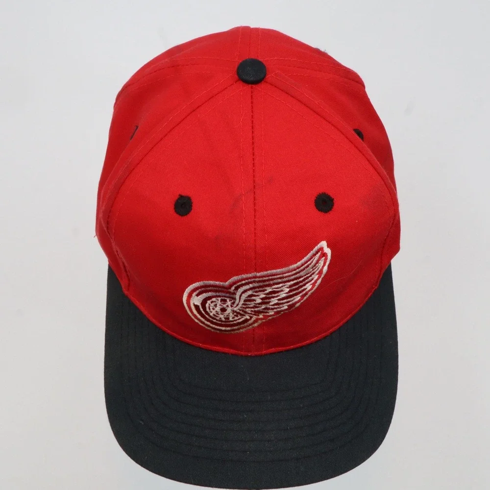 Detroit Red Wings Logo 7 Snapback Hat Mens OSFA Red Black Vintage NHL Hockey Cap